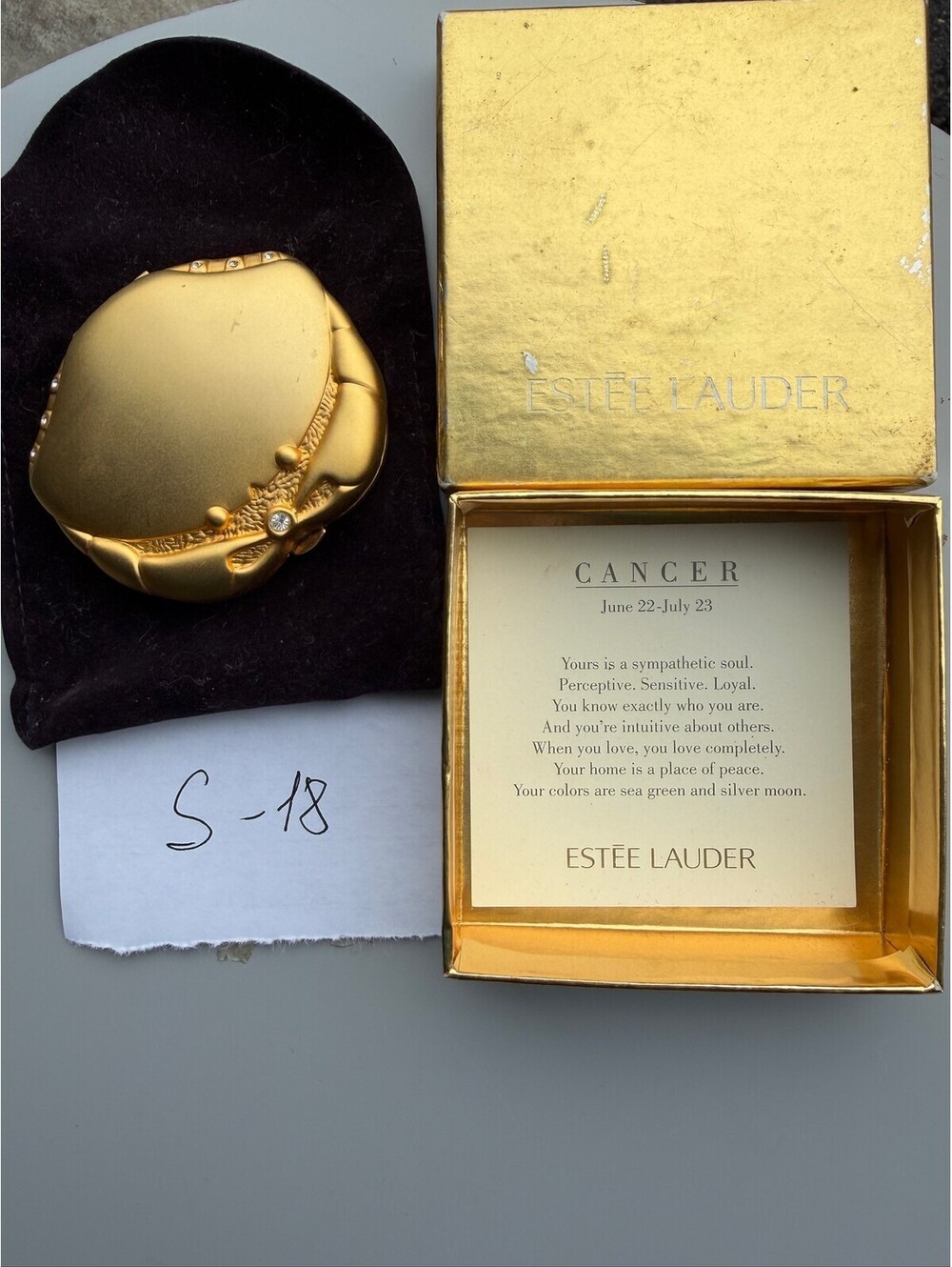 Estée Lauder Cancer Zodiac Powder Compact Gold Tone Vintage S-18